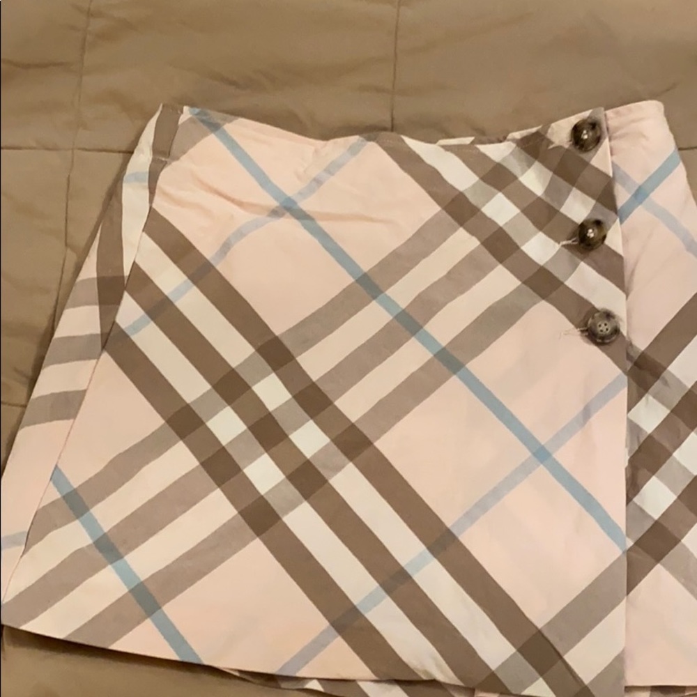 Girls Burberry side button skirt